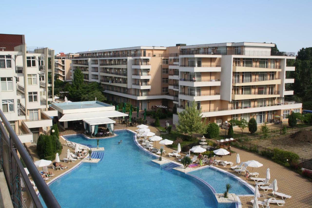 Grand Kamelia Apartment Pantai Sunny Bagian luar foto