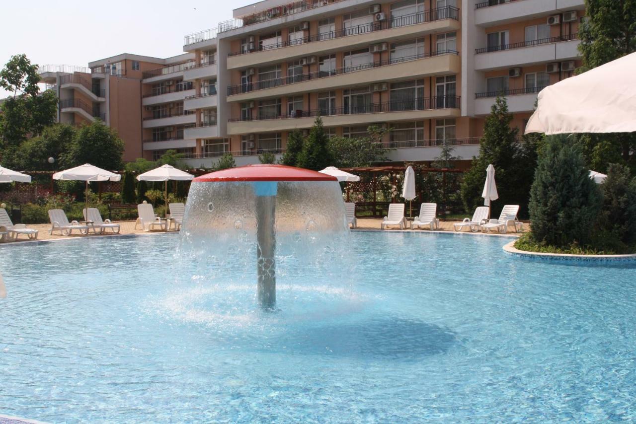 Grand Kamelia Apartment Pantai Sunny Bagian luar foto